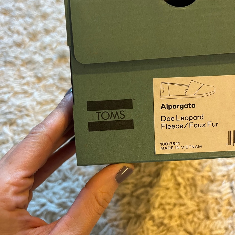 NWT TOMS 🖤🐆 - Picture 5 of 7